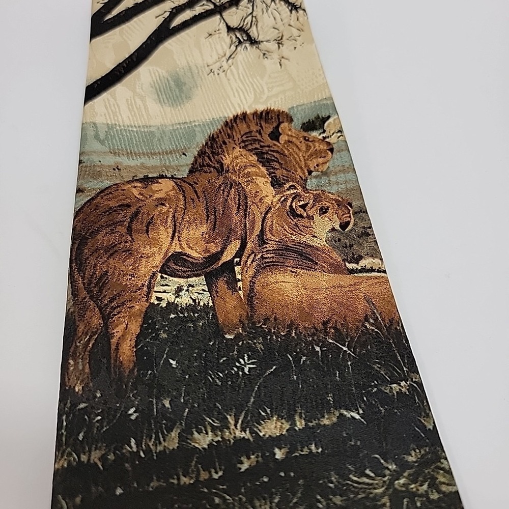 WEMBLEY Endangered Species Mens‎ 100% Silk Tie Lions Cubs Made in USA Majestic